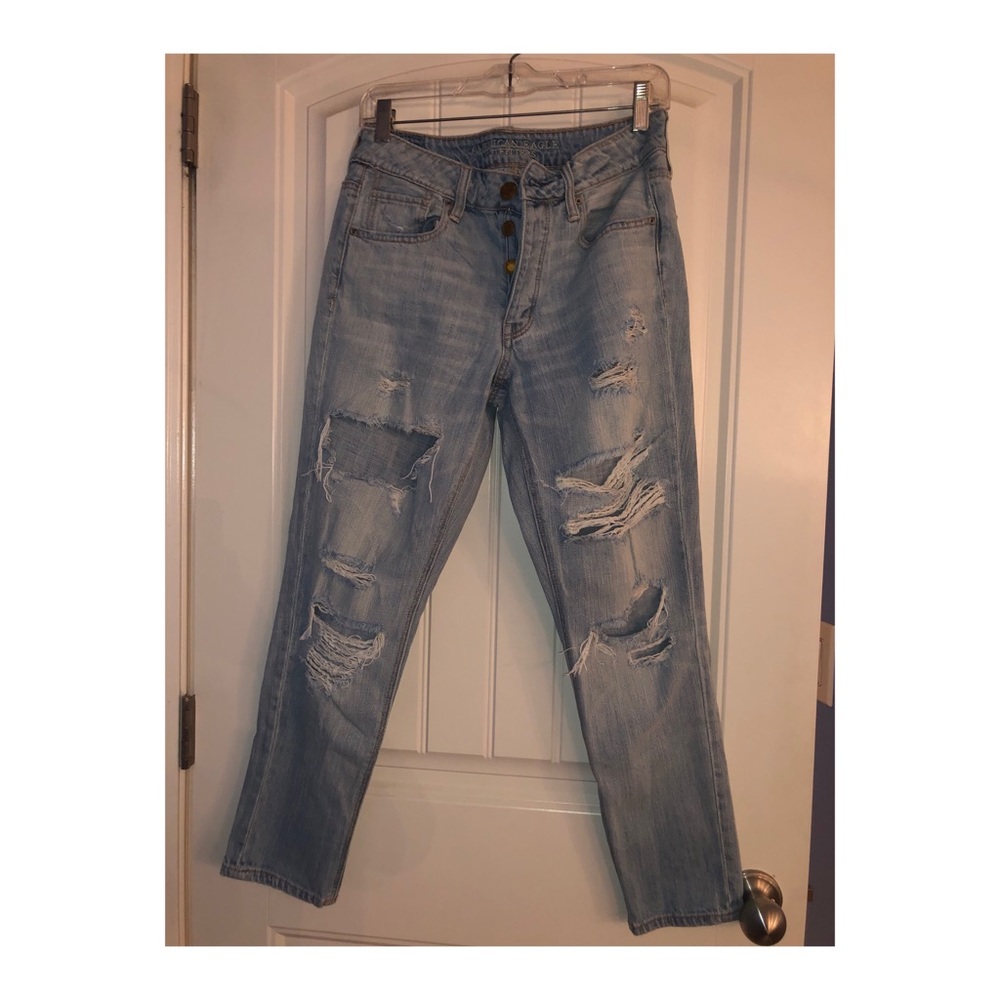 Mid-rise mom jeans